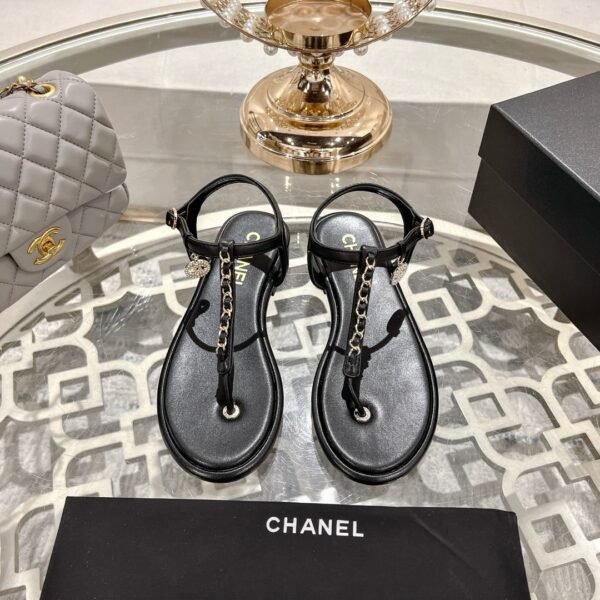 Chanel 2024 latest catwalk fashion chain decoration top quality!