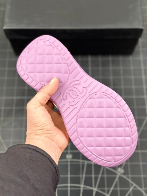 CHANEL 2025 Spring New Genuine Leather Lightweight All-match Leisure Sports White Shoes Exclusive Debut - 图片 6