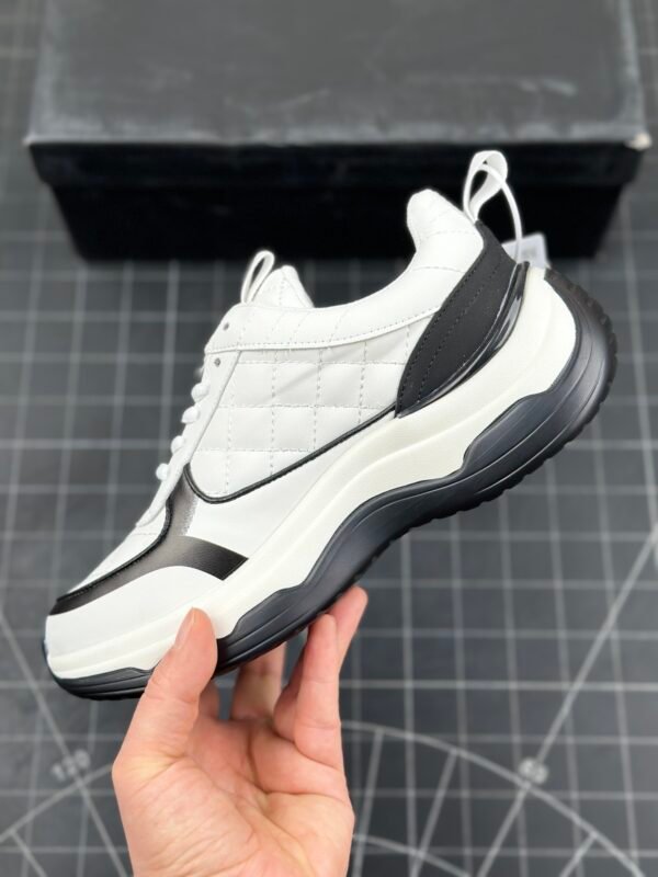 CHANEL 2025 Spring New Genuine Leather Lightweight All-match Casual Sports White Shoes - 图片 9