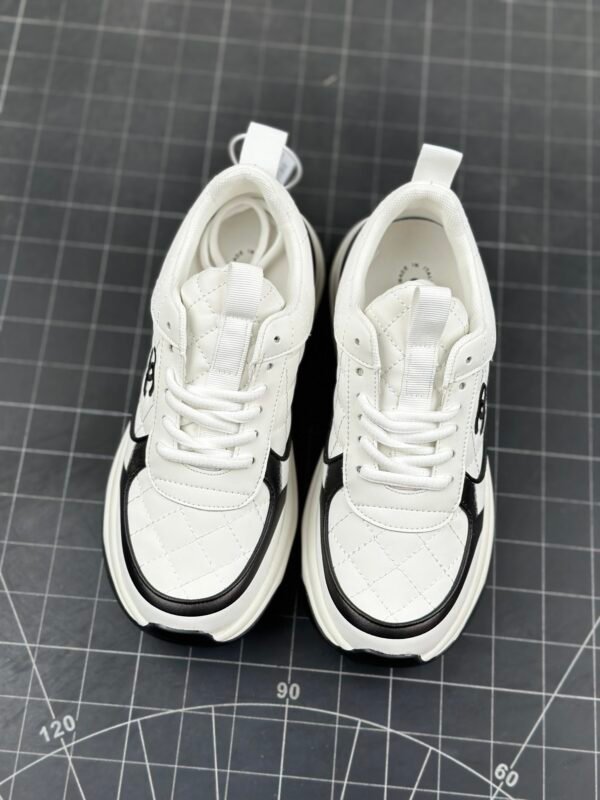 CHANEL 2025 Spring New Genuine Leather Lightweight All-match Casual Sports White Shoes - 图片 5