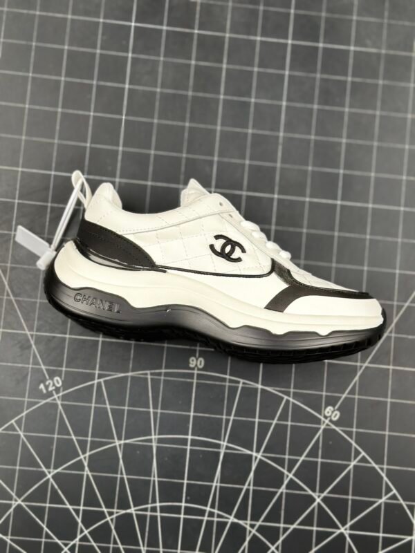 CHANEL 2025 Spring New Genuine Leather Lightweight All-match Casual Sports White Shoes - 图片 3