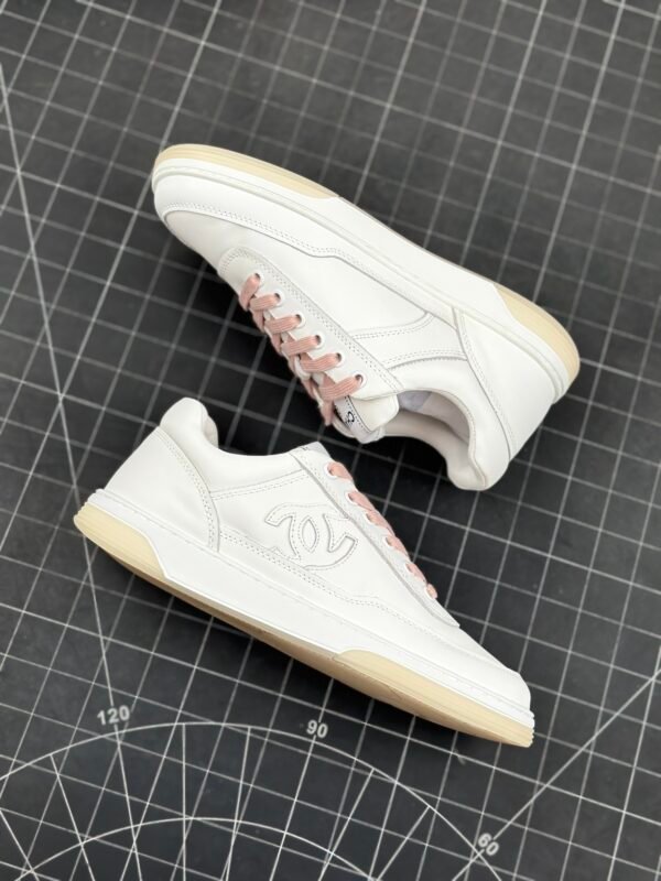 Chanel 24SS latest model full leather panda color White shoes Casual sneakers Skateboard shoes - 图片 4