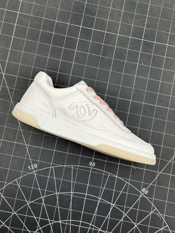 Chanel 24SS latest model full leather panda color White shoes Casual sneakers Skateboard shoes - 图片 3