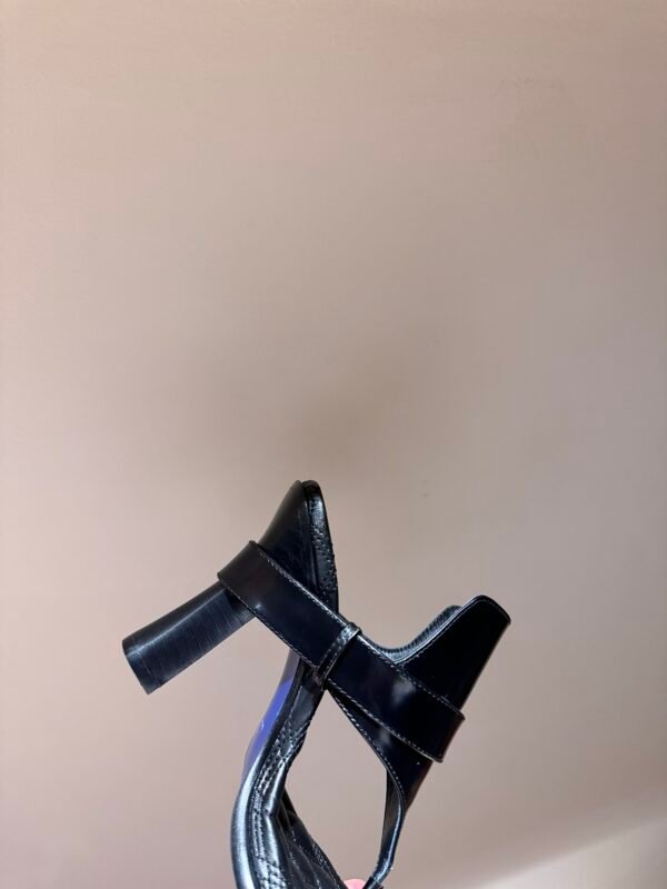 New Burberry Flip Flops for Spring and Summer - 图片 4