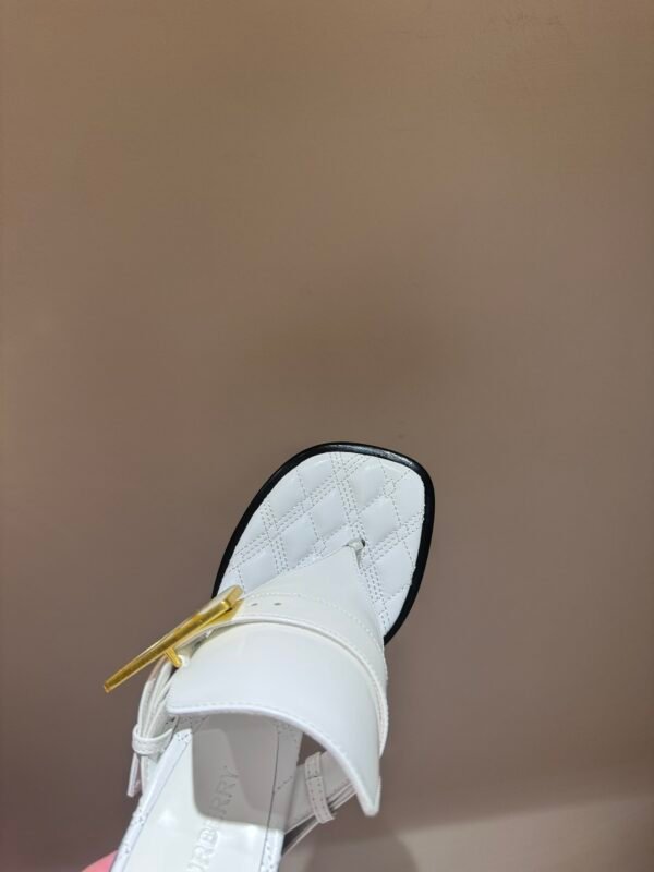 New Burberry Flip Flops for Spring and Summer - 图片 6