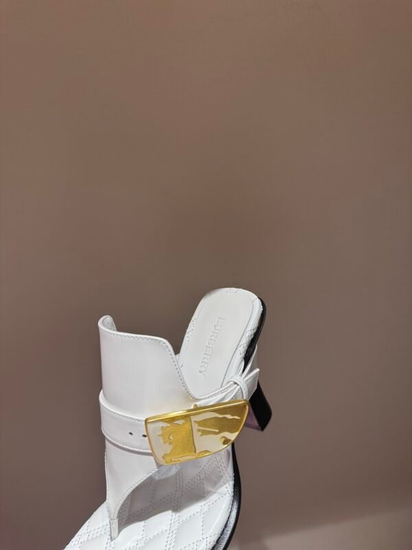 New Burberry Flip Flops for Spring and Summer - 图片 5