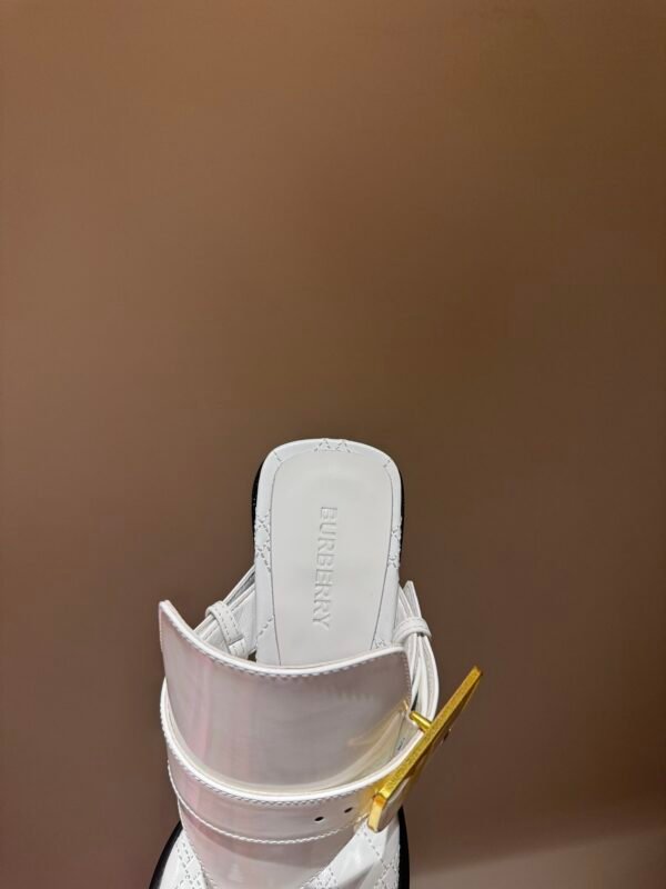 New Burberry Flip Flops for Spring and Summer - 图片 4