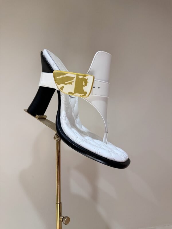 New Burberry Flip Flops for Spring and Summer