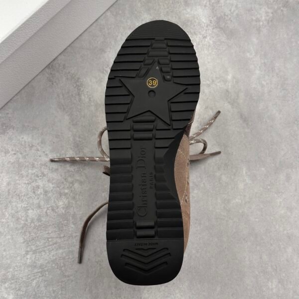 Dior sketch Dior spring and summer catwalk graffiti sketch German training shoes Forrest Gump shoes - 图片 3